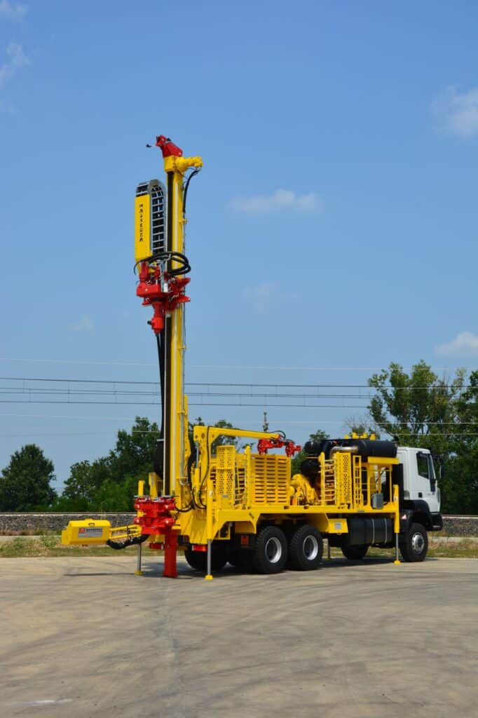 2689_Mi8 drill rig Massenza Drilling rigs