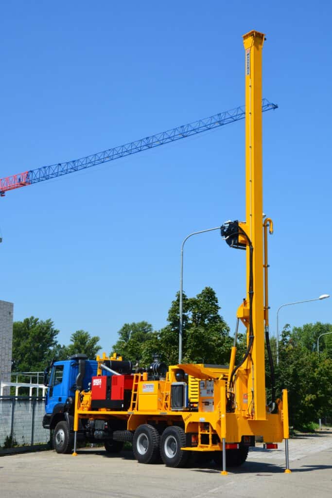 2701_2702 Massenza Drilling Rigs service and rehabilitation rig for water wells - MSR